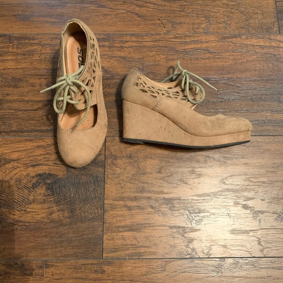 Suede girls wedges - Picture 1 of 1
